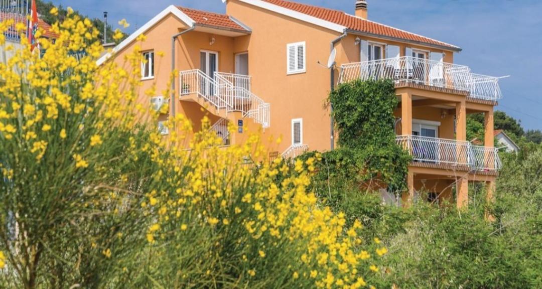 Apartment Petra Raslina Exteriör bild