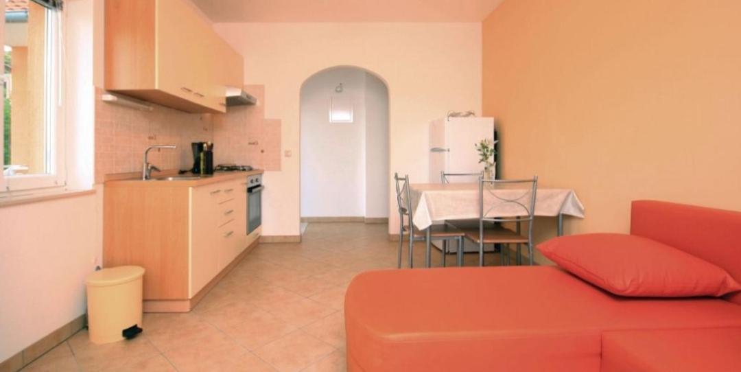 Apartment Petra Raslina Exteriör bild